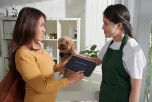 dog groomer  with client